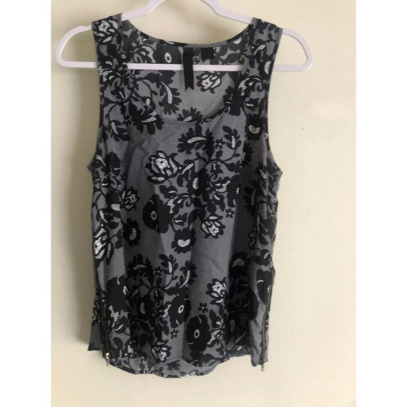 Petticoat Alley Tops - Women’s floral top Medium